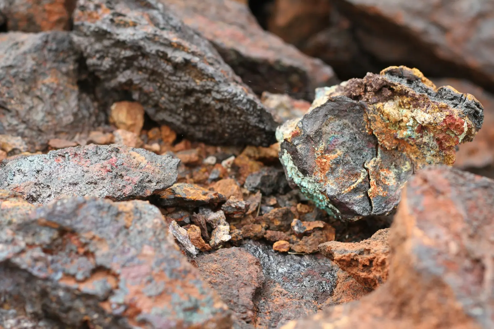 Roca mineral en bruto